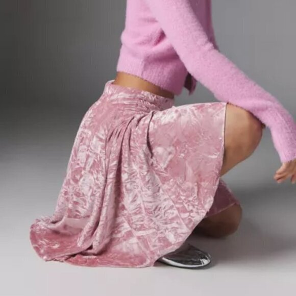 NWT UO Silence + Noise Willa Pink Crushed Velvet Mini Skirt - Picture 4 of 6